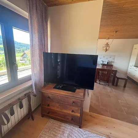 Idyllische Urlaubswohnung - Hausetage - Mit Garten Und Terrasse
