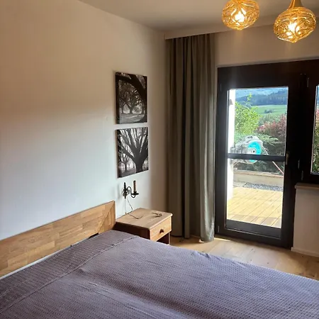 Idyllische Urlaubswohnung - Hausetage - Mit Garten Und Terrasse