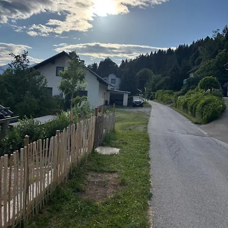 Апартаменты Idyllische Urlaubswohnung - Hausetage - Mit Garten Und Terrasse Мариахоф